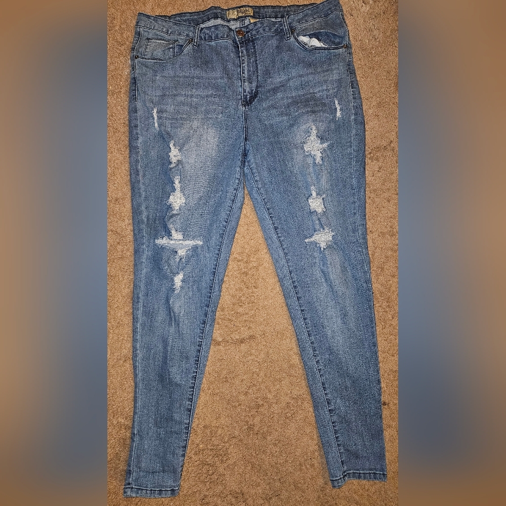 Hybrid & Company Distressed Skinny Jeans